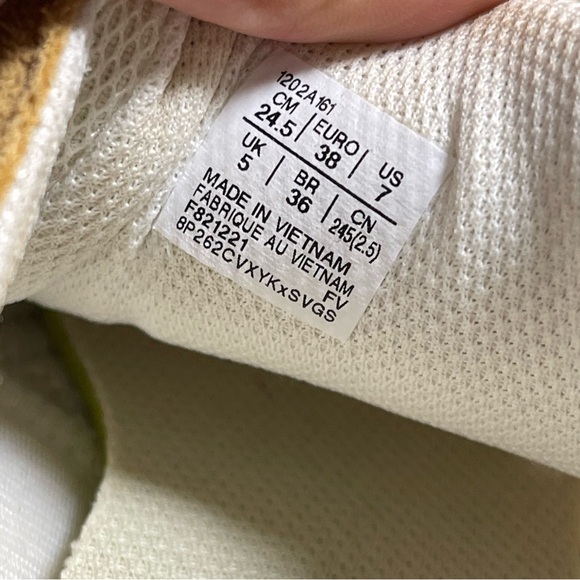 Asics GT-II Gel Yellow Pink Cream Size 7 - Picture 3 of 5